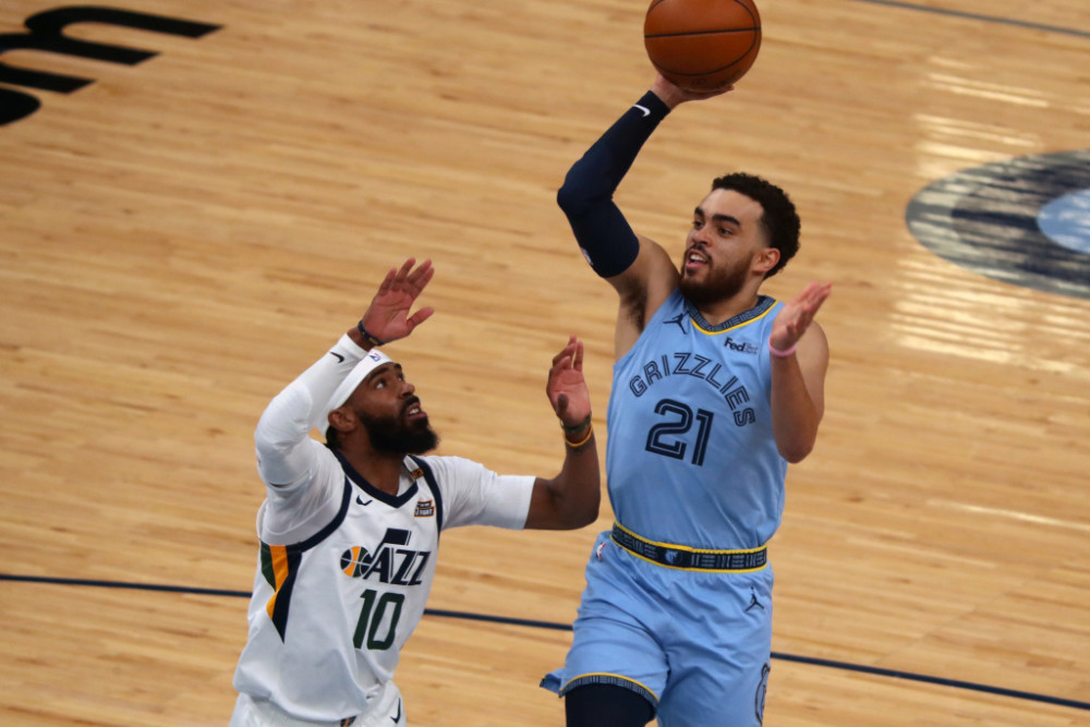 关于窗口期孟菲斯灰熊调整名单以备中超，外线爆发环节打磨，底气十足，更衣室氛围转暖的信息