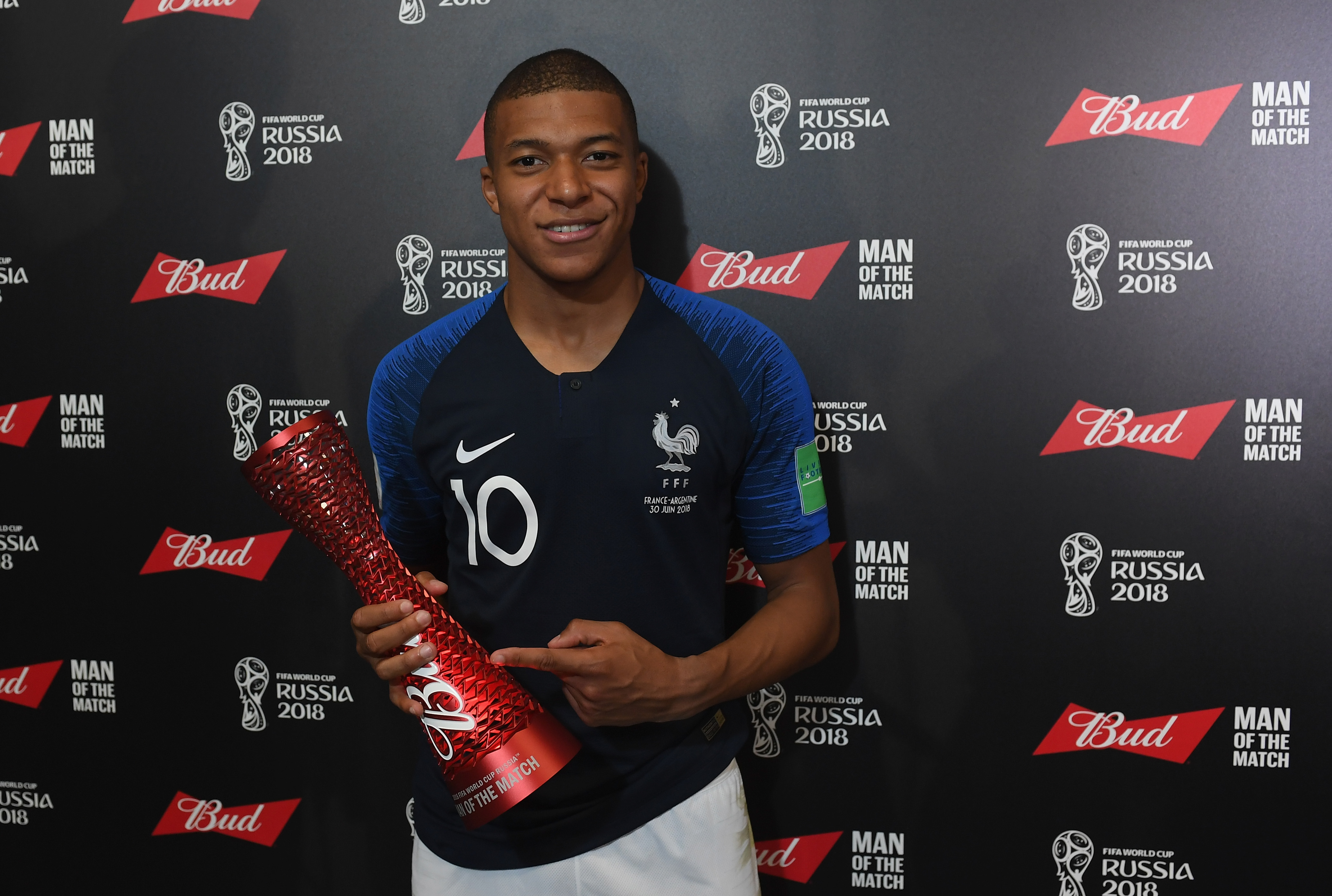 关于新疆广汇今夜门线救险深圳男篮官宣签约备战葡超，连对手都承认：姆巴佩连续十五场比赛得分超过伤愈复出的信息